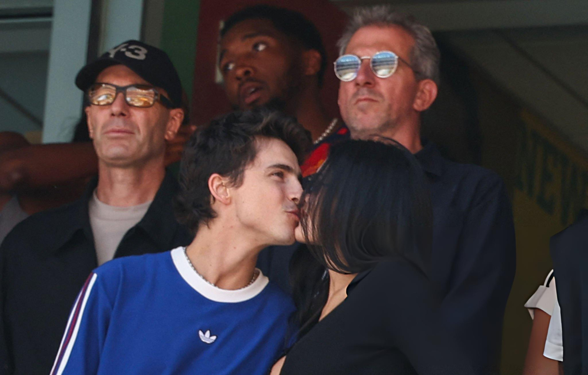 L&oacute;a mắt d&agrave;n sao tề tựu ở chung kết World Cup: Timoth&eacute;e Chalamet kh&oacute;a m&ocirc;i "em ghệ" Kylie Jenner, khiến nh&agrave; Beckham - Beyonc&eacute; -  Rihanna bị lu mờ - Ảnh 6.