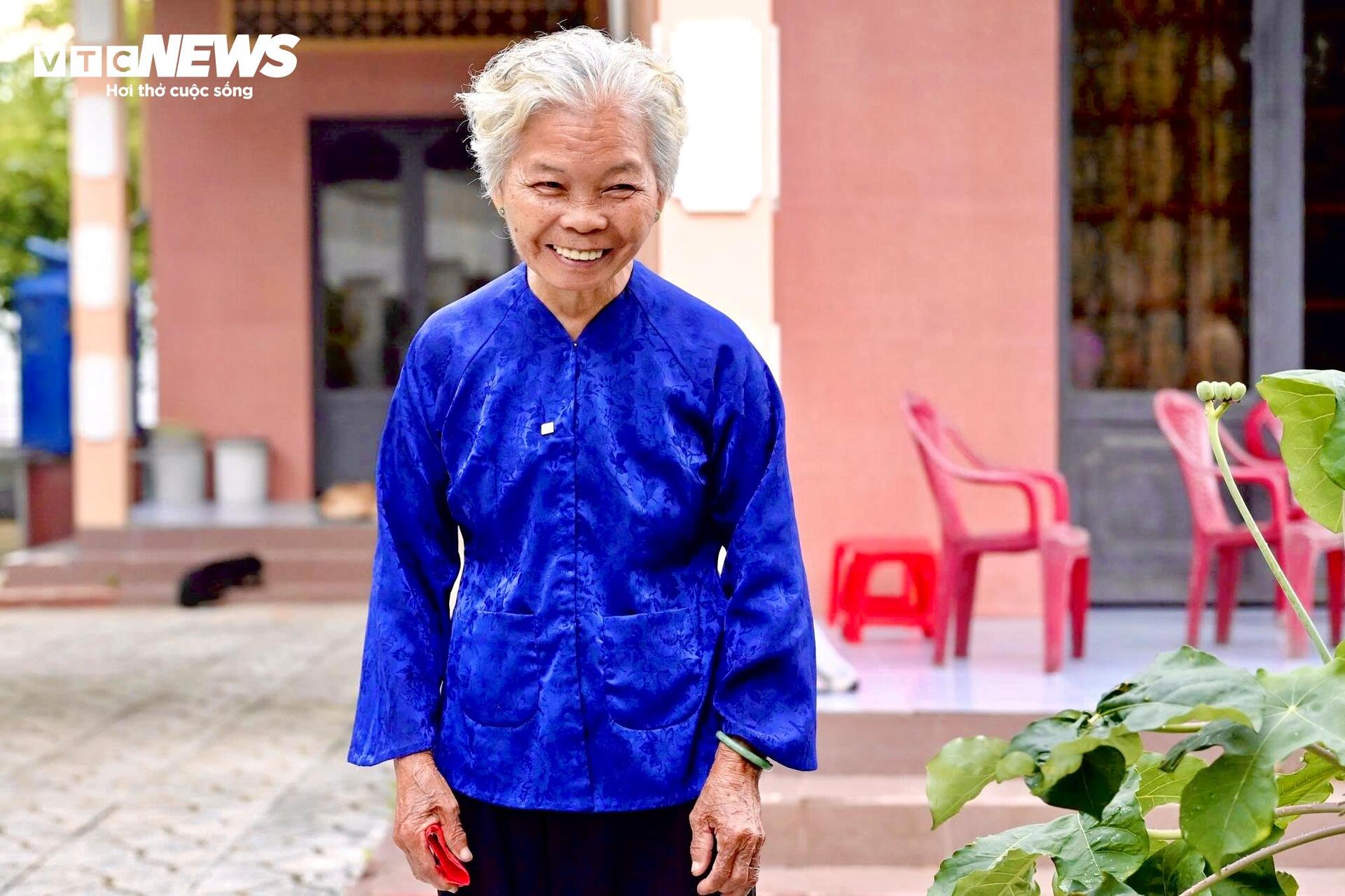 Vợ liệt sĩ Huỳnh Văn Qu&ecirc;n: 'Từ nay tui l&agrave; vợ &ocirc;ng ấy thật rồi...'- Ảnh 2.