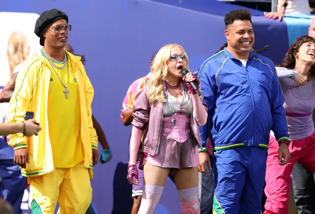 Lật tẩy nhan sắc "phi l&yacute;" của Shakira - Madonna ở chung kết World Cup- Ảnh 6.
