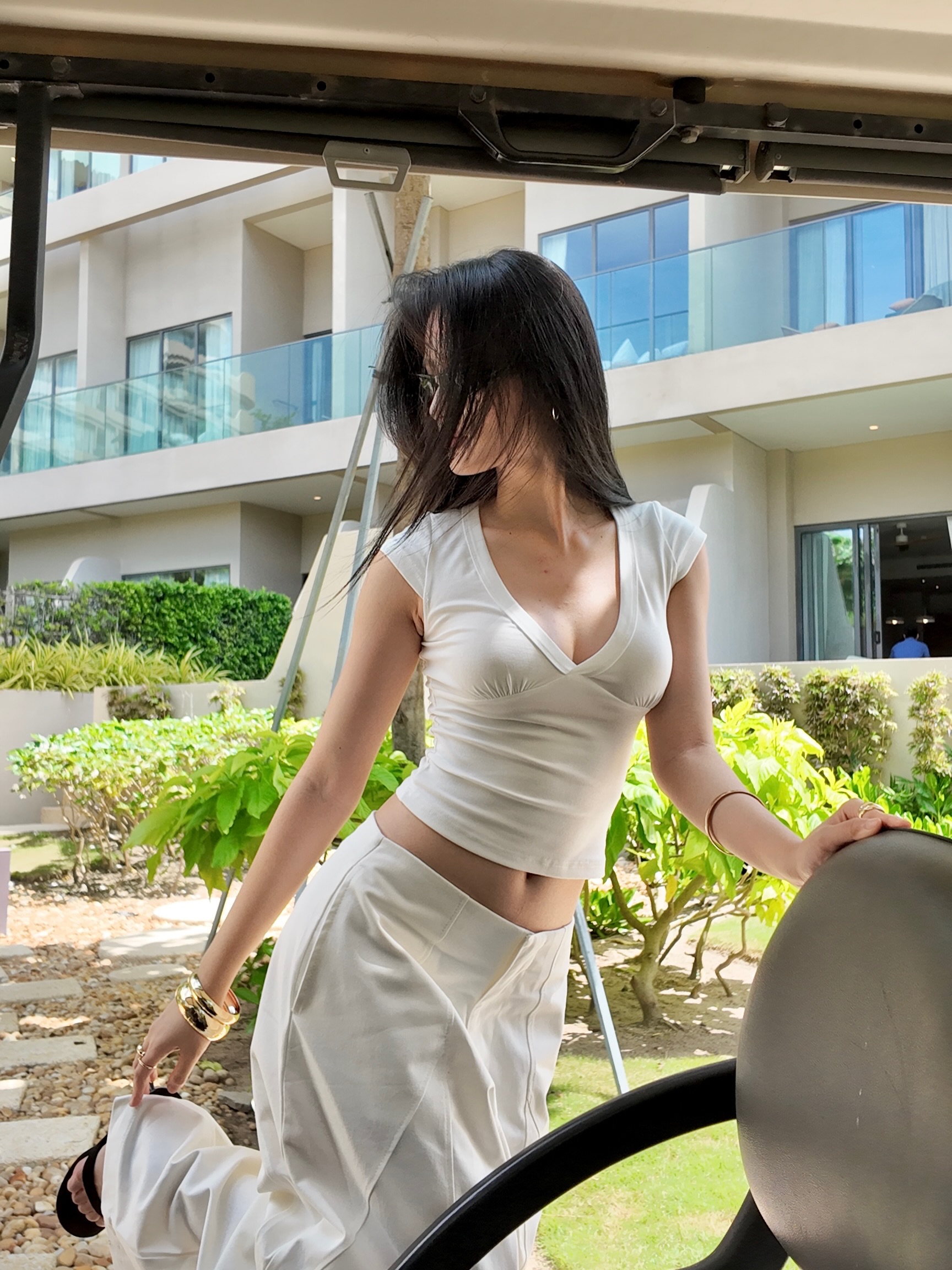 Mỹ nữ mặt xinh d&aacute;ng đẹp, diện đồ cơ bản m&agrave; kh&iacute; chất ng&uacute;t ng&agrave;n: Nh&igrave;n l&agrave; muốn thả tim ầm ầm- Ảnh 2.