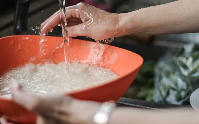 V&igrave; sao n&ecirc;n cho muối v&agrave;o trước khi vo gạo nấu cơm?- Ảnh 1.