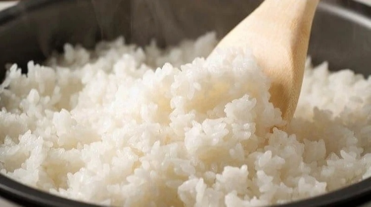V&igrave; sao n&ecirc;n cho muối v&agrave;o trước khi vo gạo nấu cơm?- Ảnh 3.