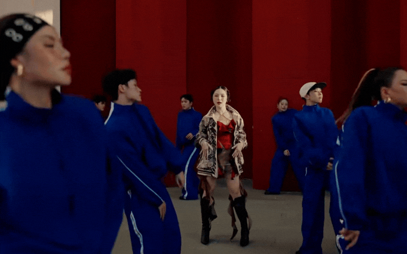 Hương Tr&agrave;m lặp lại c&ocirc;ng thức Ho&agrave;ng Thuỳ Linh - Ho&agrave; Minzy, nhưng chưa đủ &ldquo;wow&rdquo;- Ảnh 2.