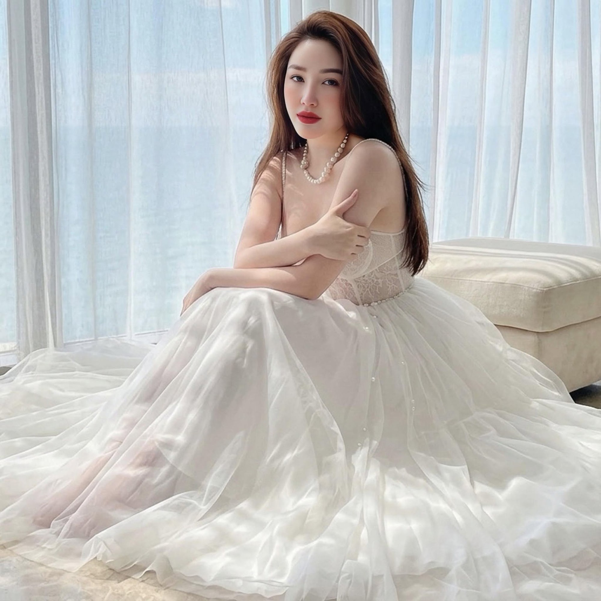 Nhan sắc n&oacute;ng bỏng của "c&ocirc;ng ch&uacute;a showbiz" sinh con trai cho đại gia H&agrave; Tĩnh- Ảnh 1.