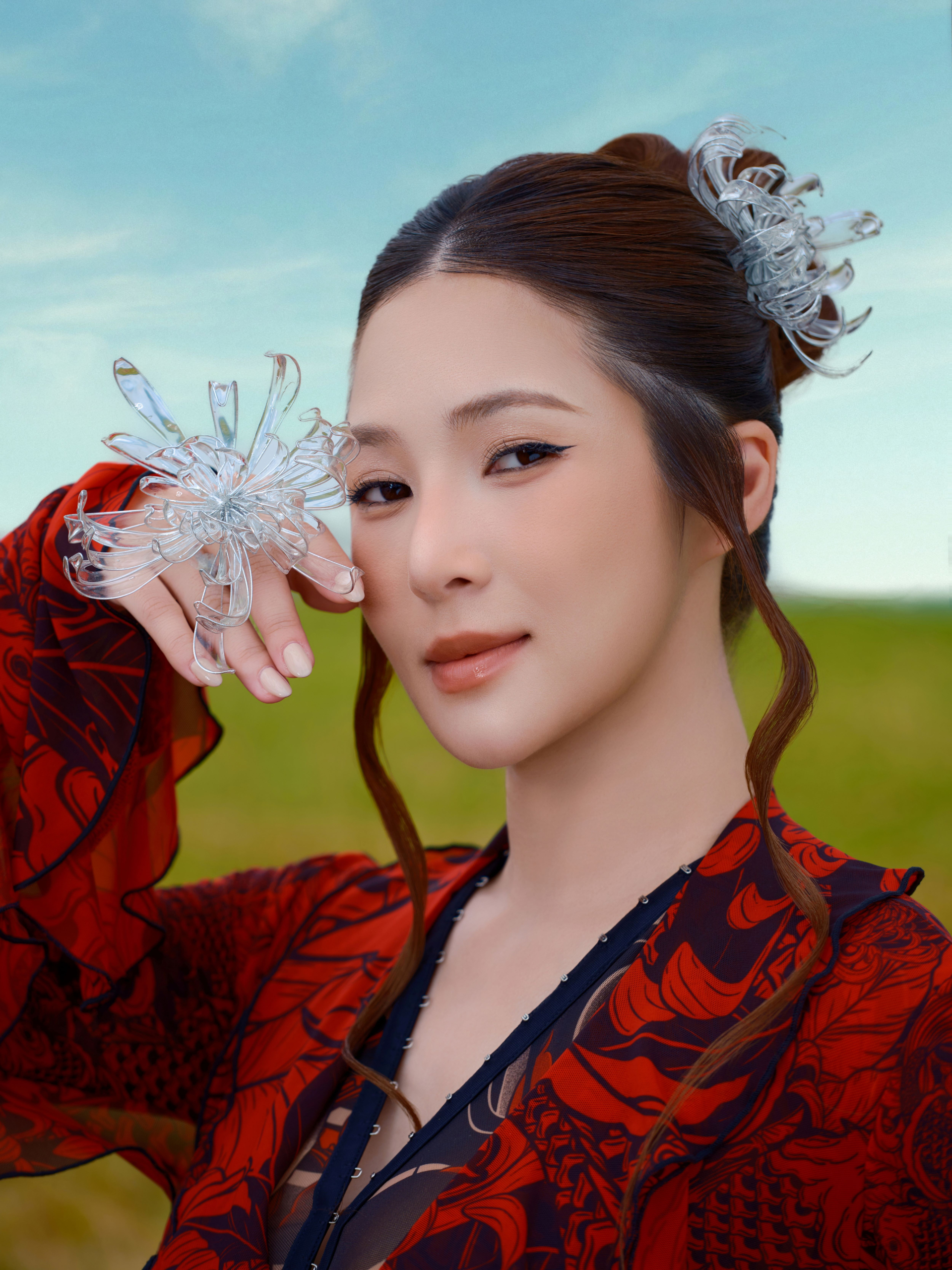 Hương Tr&agrave;m lặp lại c&ocirc;ng thức Ho&agrave;ng Thuỳ Linh - Ho&agrave; Minzy, nhưng chưa đủ &ldquo;wow&rdquo;- Ảnh 5.