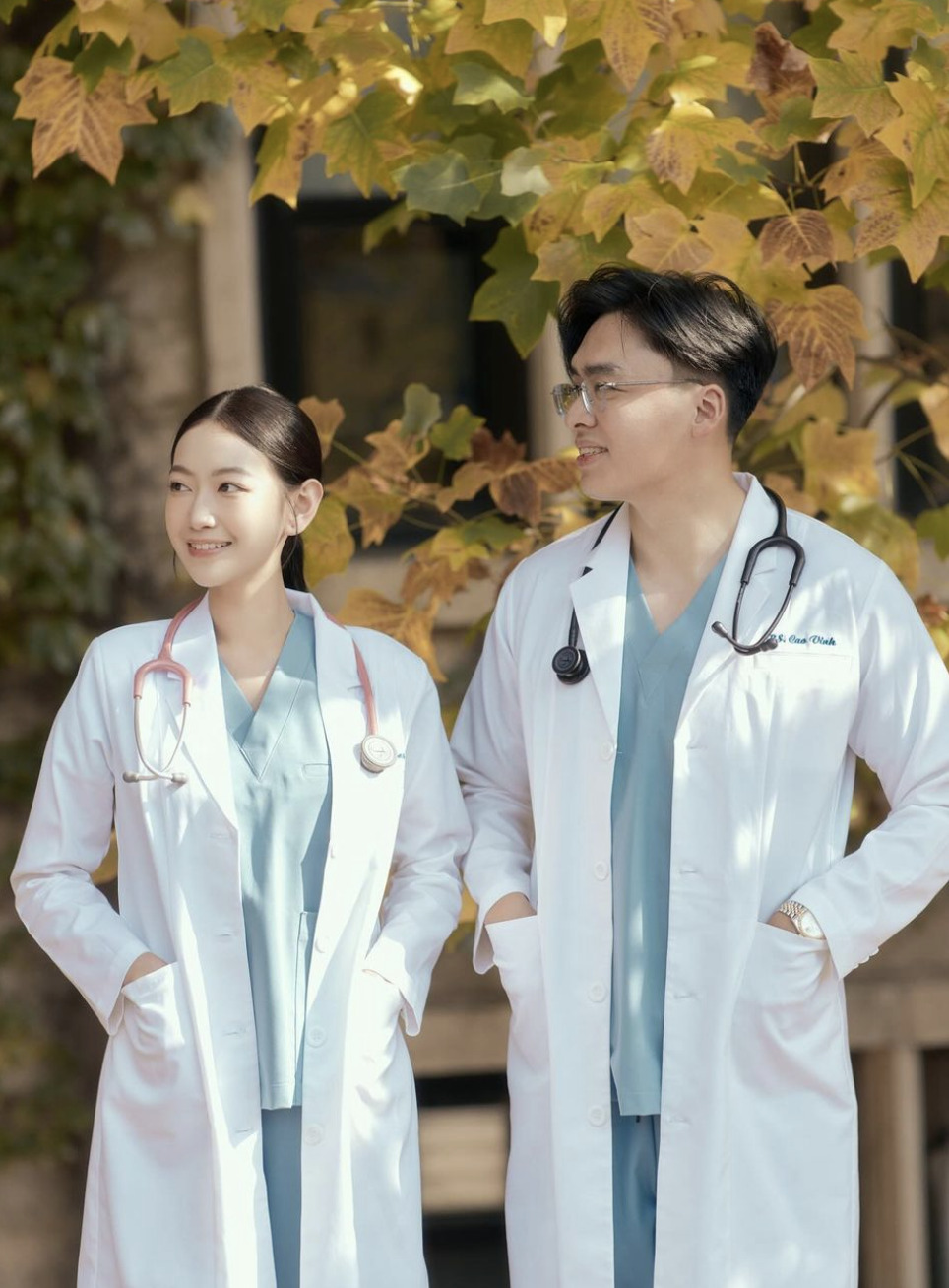 Chuyện tình “cọc đi tìm trâu” của tiểu thư ngành Y và bác sĩ điển trai ở TP.HCM: Chuẩn bị đón con đầu lòng sau 3 năm cưới - Ảnh 1.