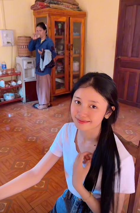 Bố đơn th&acirc;n 2 con được c&ocirc; g&aacute;i L&agrave;o xinh như Hoa hậu theo đuổi, vừa về ra mắt đ&atilde; được bố mẹ vợ tương lai ưng &yacute;- Ảnh 2.