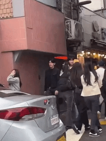 X&ocirc;n xao &ldquo;b&eacute; ba&rdquo; chen ch&acirc;n v&agrave;o Shin Min Ah - Kim Woo Bin: C&ocirc;ng khai diện đồ đ&ocirc;i, c&ograve;n tuy&ecirc;n bố: &ldquo;Ch&uacute;ng t&ocirc;i giống 1 cặp đ&ocirc;i&rdquo;- Ảnh 2.