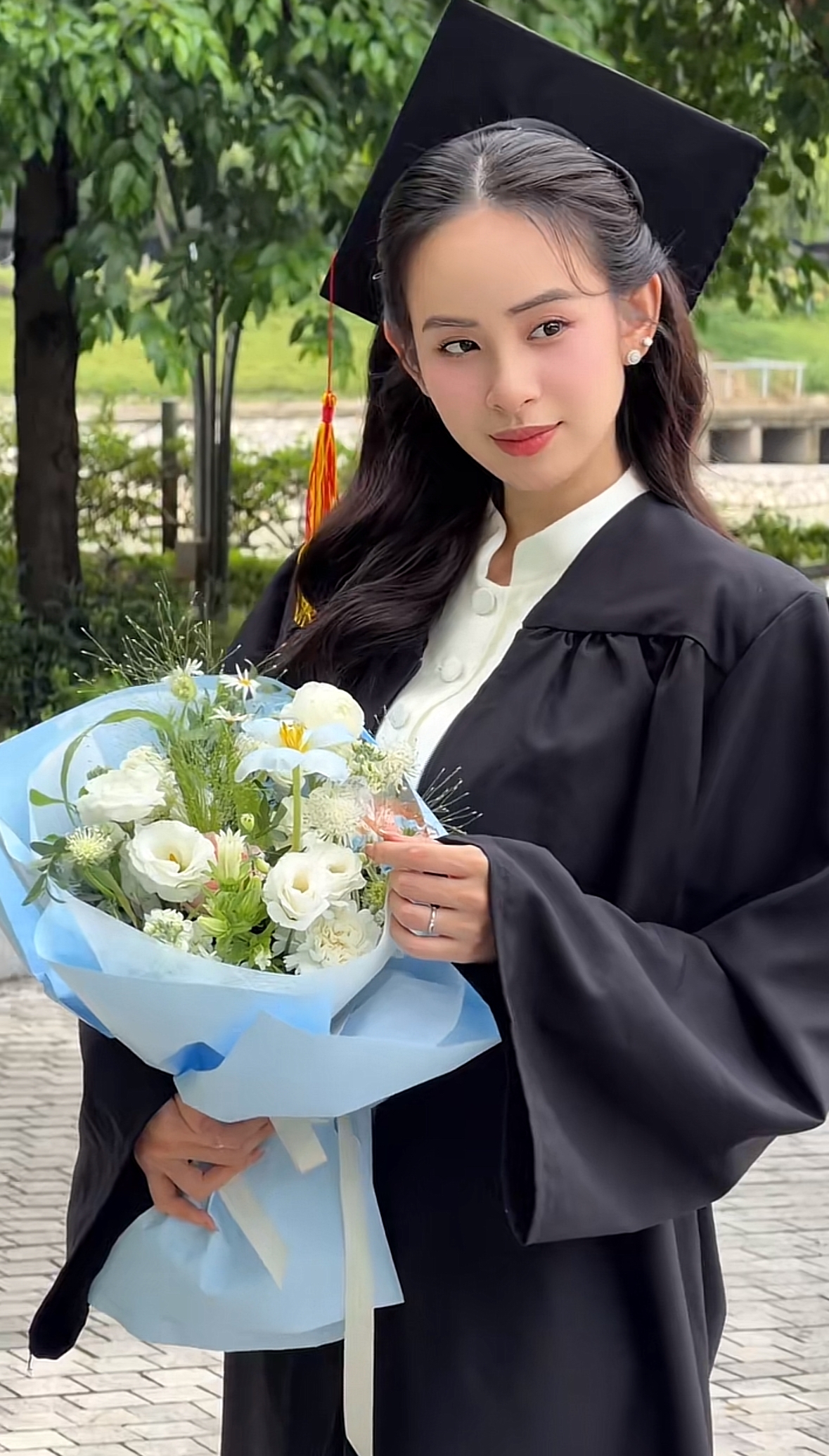 Mỹ nh&acirc;n sinh năm 2002 th&ocirc;ng b&aacute;o tốt nghiệp đại học sau nửa năm l&agrave;m d&acirc;u nh&agrave; cựu Chủ tịch tập đo&agrave;n- Ảnh 1.