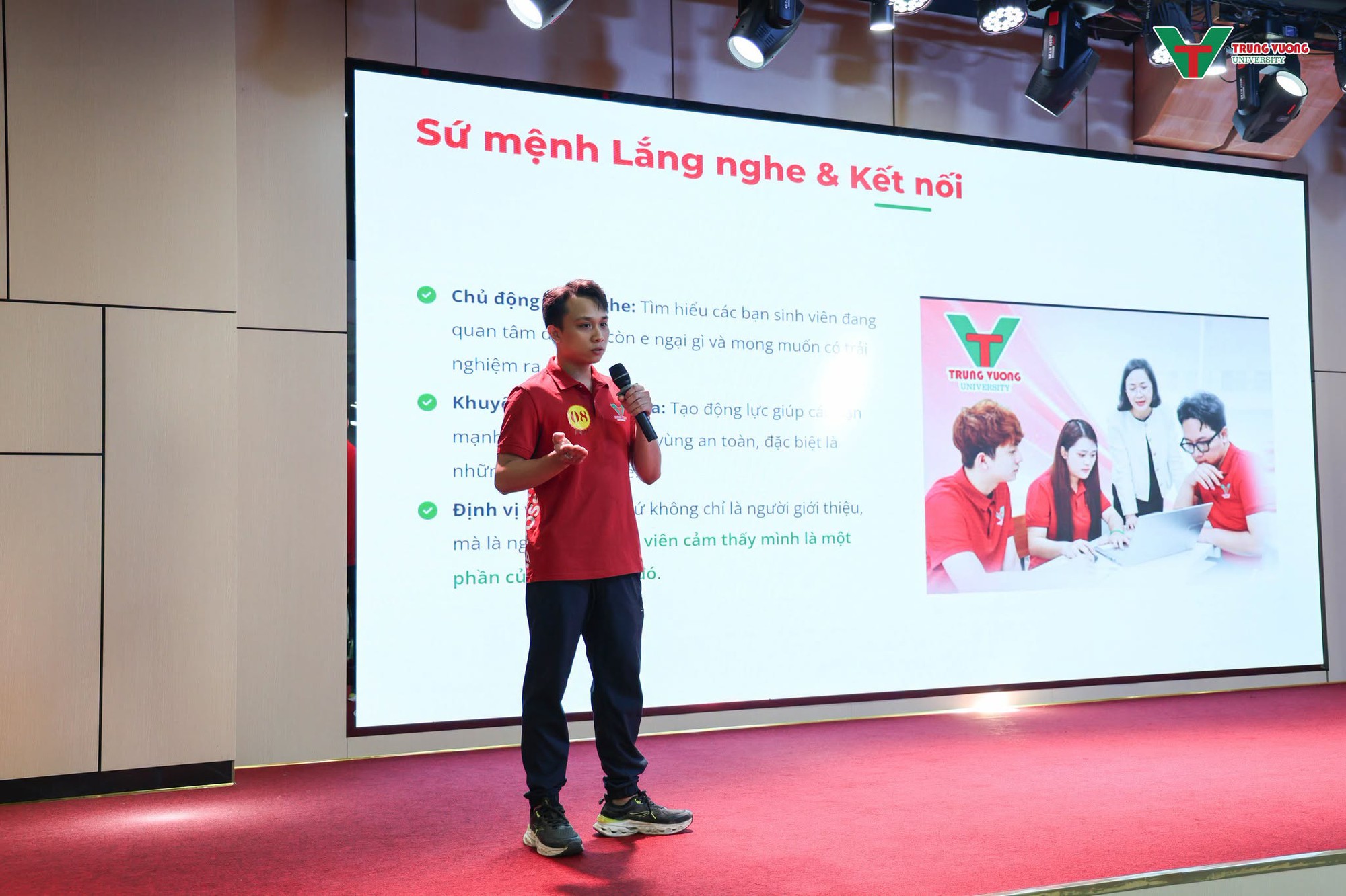 Trường Đại học Trưng Vương: Một ng&agrave;y của c&ocirc;ng d&acirc;n thời đại mới trong m&ocirc;i trường gi&aacute;o dục l&agrave;m chủ thay đổi - Ảnh 1.