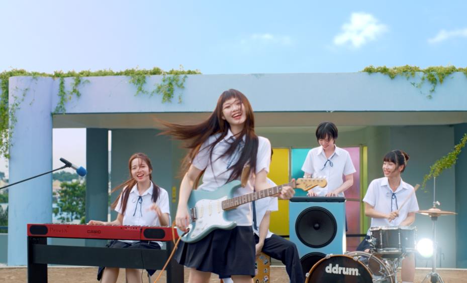 Ánh Sáng AZA chuẩn Gen Z: Ra nhạc “manifest” điểm cao “in TOP, không bao giờ flop” - Ảnh 2.