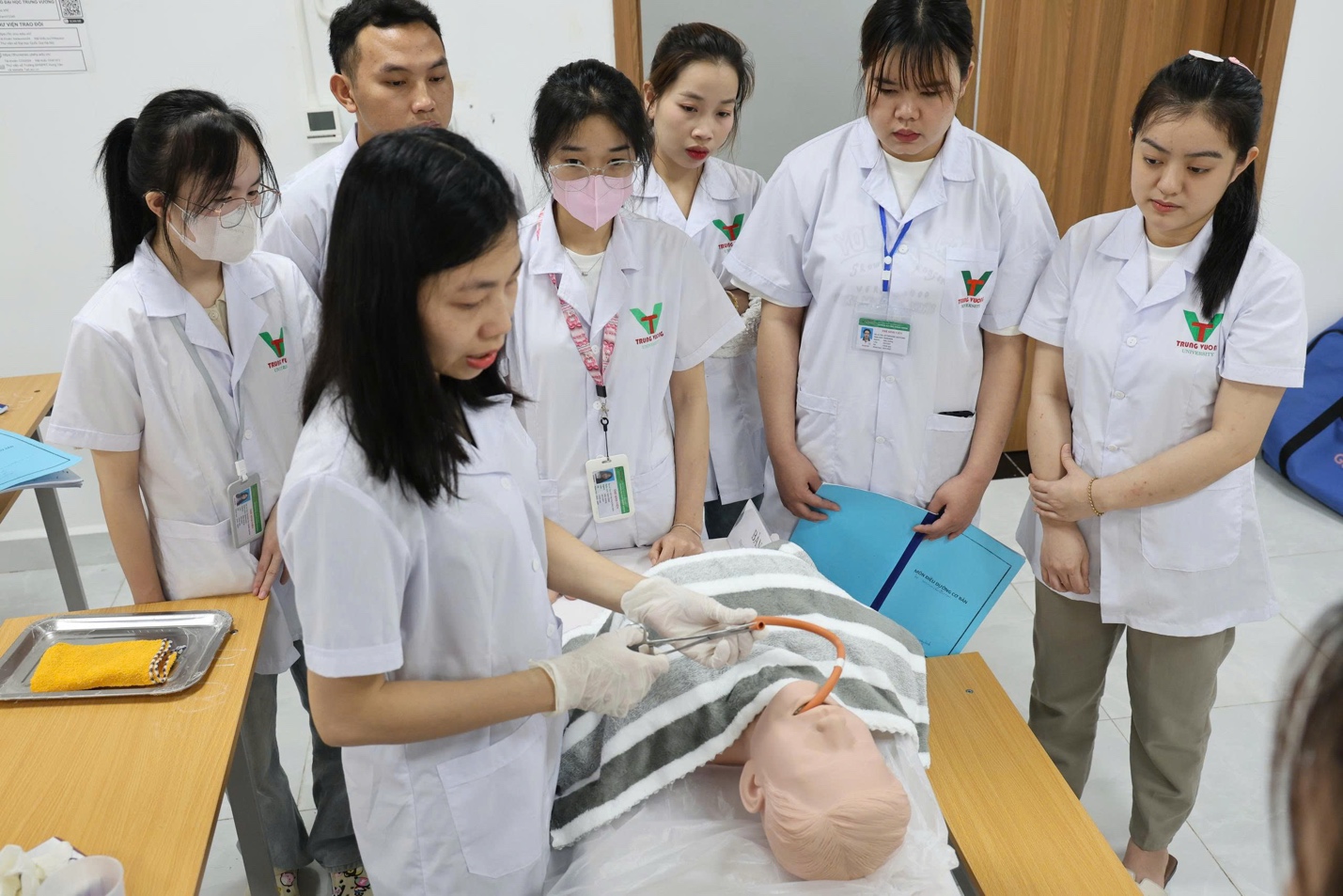 Trường Đại học Trưng Vương: Một ng&agrave;y của c&ocirc;ng d&acirc;n thời đại mới trong m&ocirc;i trường gi&aacute;o dục l&agrave;m chủ thay đổi - Ảnh 4.