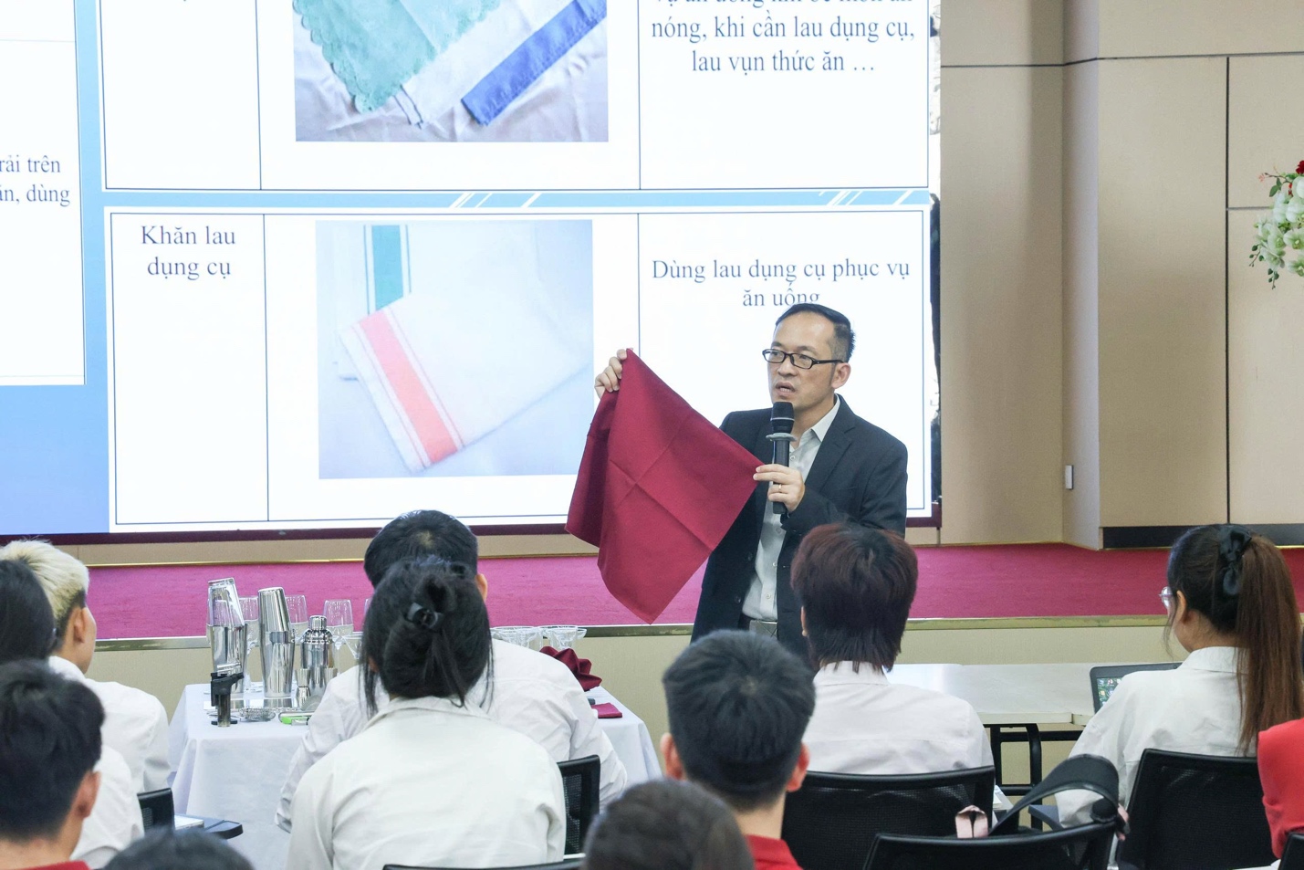 Trường Đại học Trưng Vương: Một ng&agrave;y của c&ocirc;ng d&acirc;n thời đại mới trong m&ocirc;i trường gi&aacute;o dục l&agrave;m chủ thay đổi - Ảnh 5.
