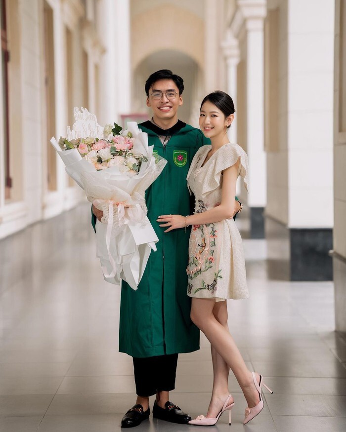 Chuyện tình “cọc đi tìm trâu” của tiểu thư ngành Y và bác sĩ điển trai ở TP.HCM: Chuẩn bị đón con đầu lòng sau 3 năm cưới - Ảnh 3.