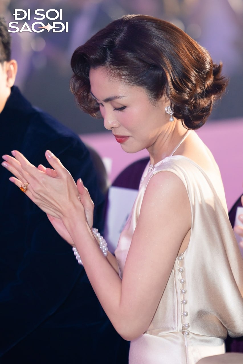 H&igrave;nh mới mới nhất của H&agrave; Tăng: Mọi g&oacute;c chụp đều khiến d&acirc;n t&igrave;nh xu&yacute;t xoa v&igrave; một thứ- Ảnh 4.