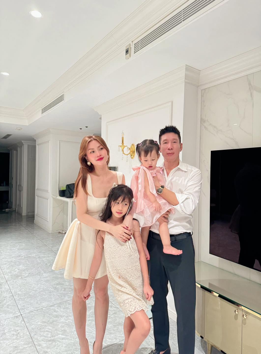 Mỹ nh&acirc;n người miền T&acirc;y được doanh nh&acirc;n Việt kiều Ba Lan l&aacute;i xe 10 tỷ hỏi cưới, nay ở căn hộ cao cấp, chạy xe BMW- Ảnh 4.