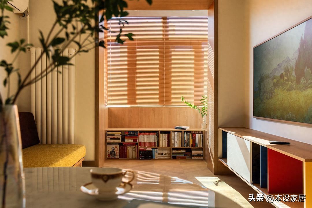 Căn hộ 47m&sup2; được cải tạo th&agrave;nh 2 ph&ograve;ng ngủ, 2 ph&ograve;ng kh&aacute;ch khiến nhiều người bất ngờ: B&agrave;i to&aacute;n tối ưu kh&ocirc;ng gian gi&uacute;p gia chủ tiết kiệm cả trăm triệu đồng chi ph&iacute; đổi nh&agrave;- Ảnh 1.