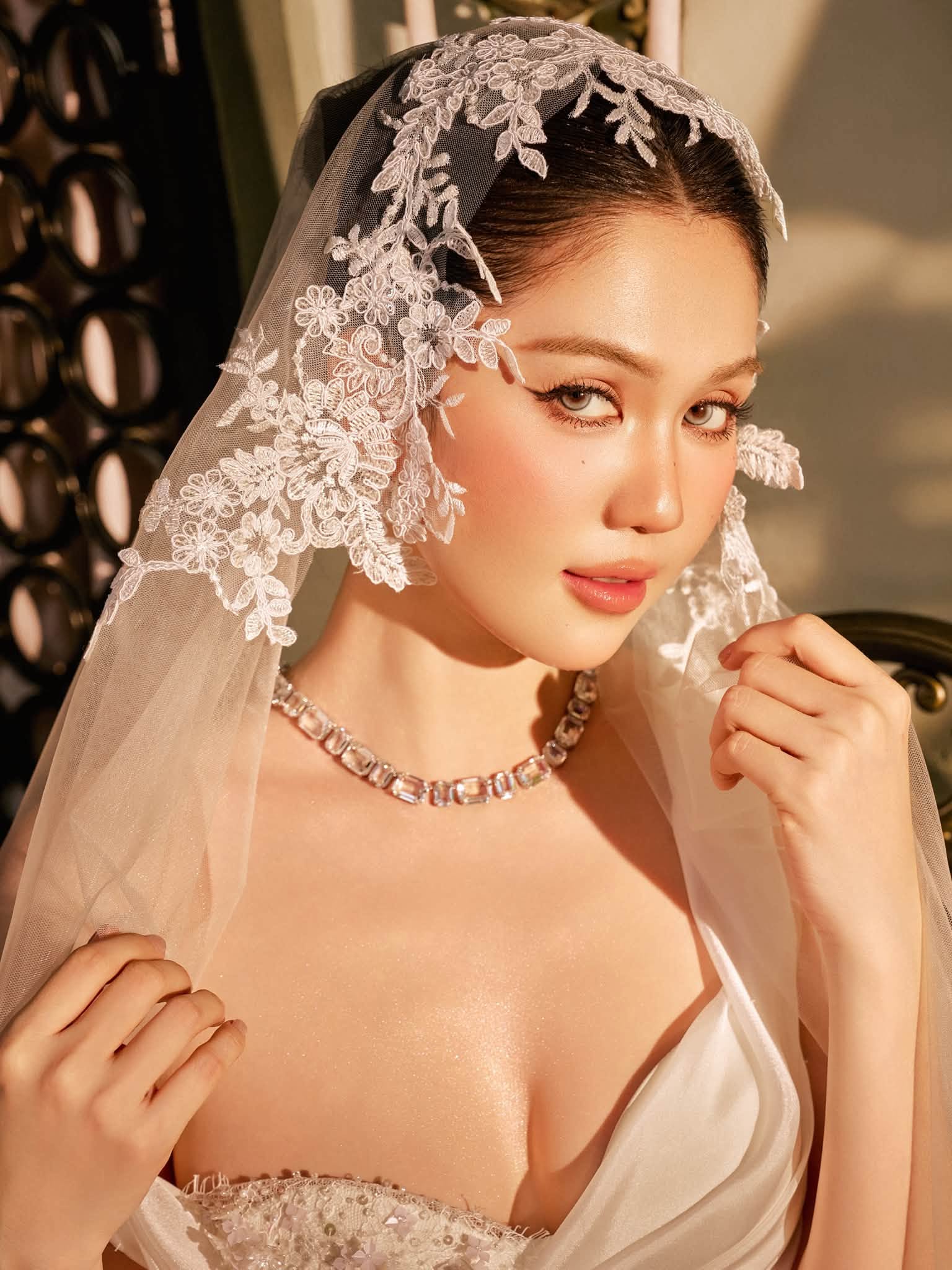 "Nữ ho&agrave;ng nội y" Ngọc Trinh mặc v&aacute;y cưới: "Cuối c&ugrave;ng mọi cố gắng rồi cũng được đền đ&aacute;p"- Ảnh 4.