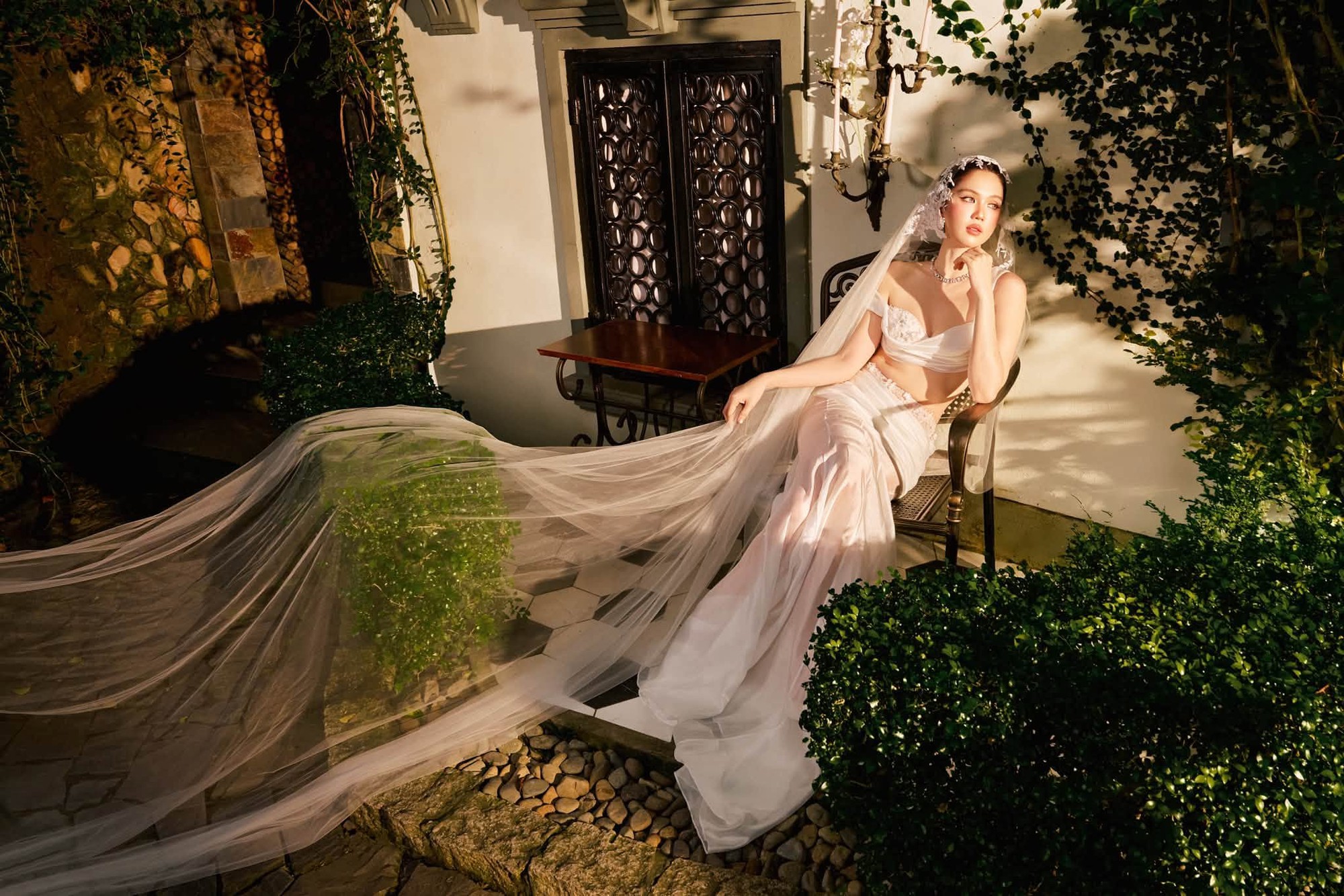 "Nữ ho&agrave;ng nội y" Ngọc Trinh mặc v&aacute;y cưới: "Cuối c&ugrave;ng mọi cố gắng rồi cũng được đền đ&aacute;p"- Ảnh 3.