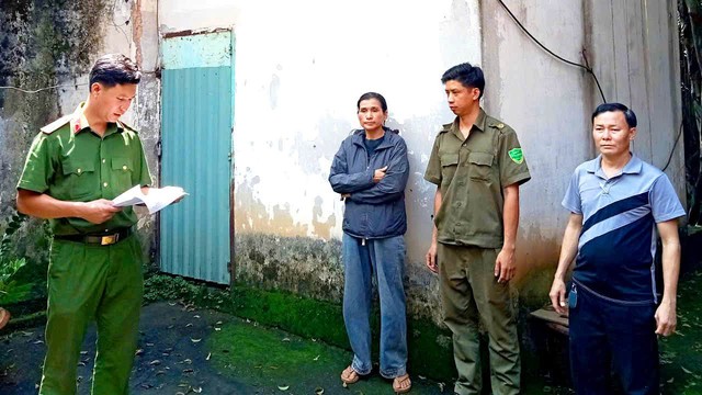 Thi h&agrave;nh lệnh kh&aacute;m x&eacute;t khẩn cấp chỗ ở, tạm giữ Nguyễn Thị Thanh Th&uacute;y SN 1979- Ảnh 2.