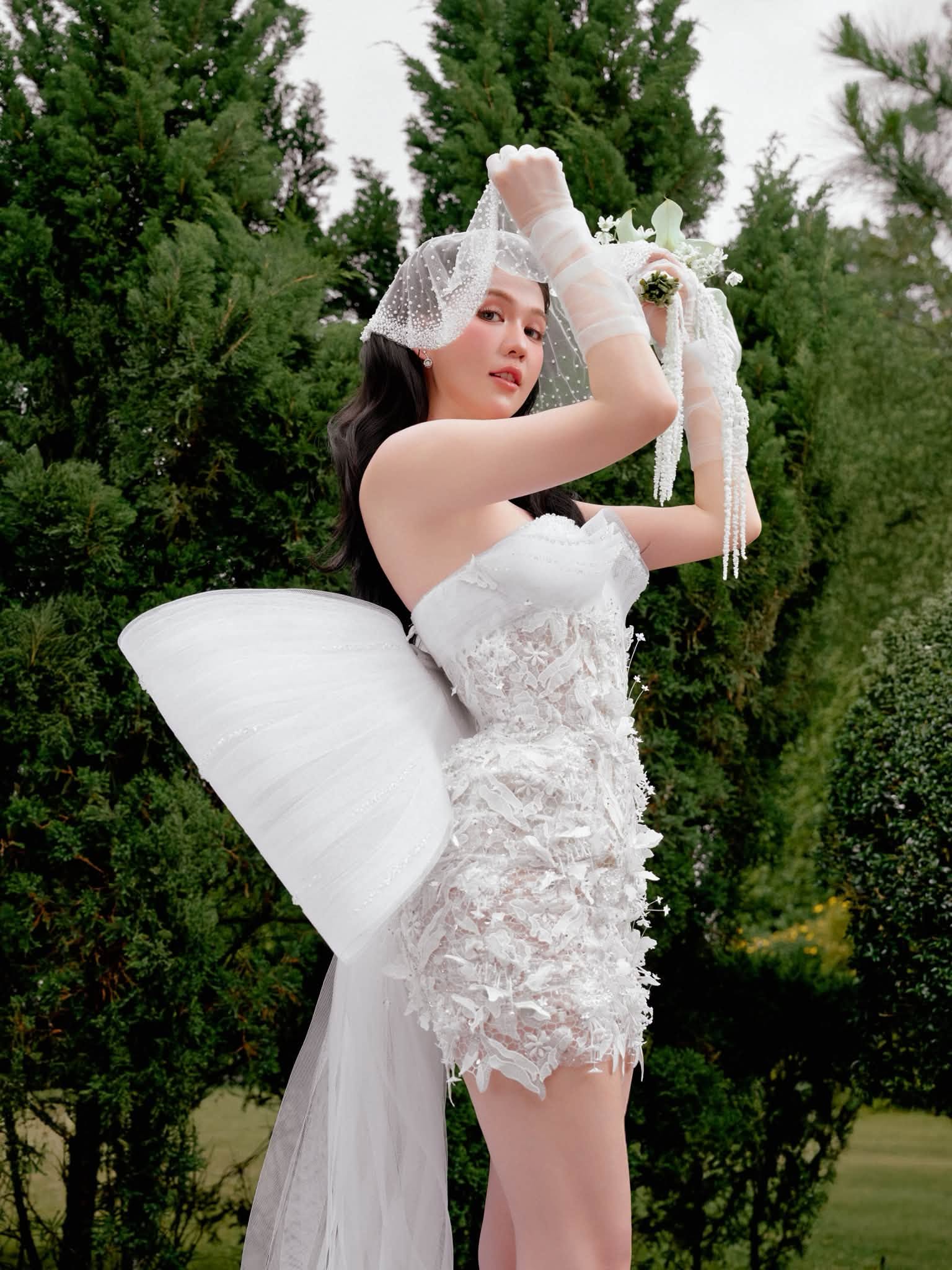 "Nữ ho&agrave;ng nội y" Ngọc Trinh mặc v&aacute;y cưới: "Cuối c&ugrave;ng mọi cố gắng rồi cũng được đền đ&aacute;p"- Ảnh 6.