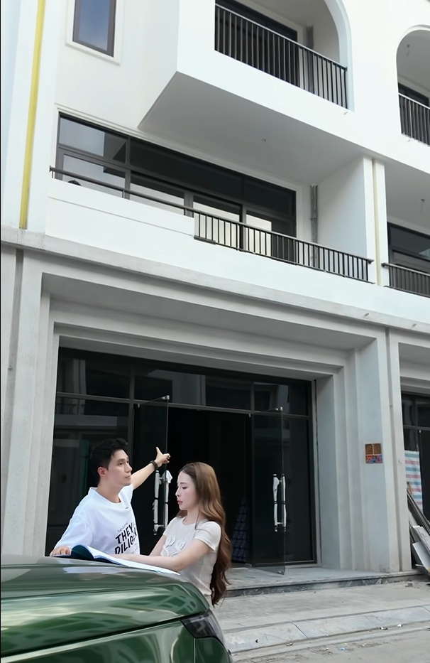 Căn biệt thự chung đầu ti&ecirc;n của Quỳnh Nga v&agrave; Việt Anh: Thiết kế 5 tầng, c&oacute; thang m&aacute;y ri&ecirc;ng - Ảnh 1.