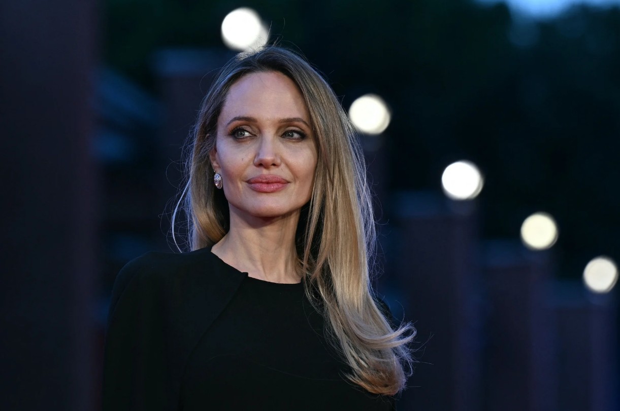 Angelina Jolie rời khỏi Mỹ, khao kh&aacute;t về Đ&ocirc;ng Nam &Aacute;- Ảnh 1.