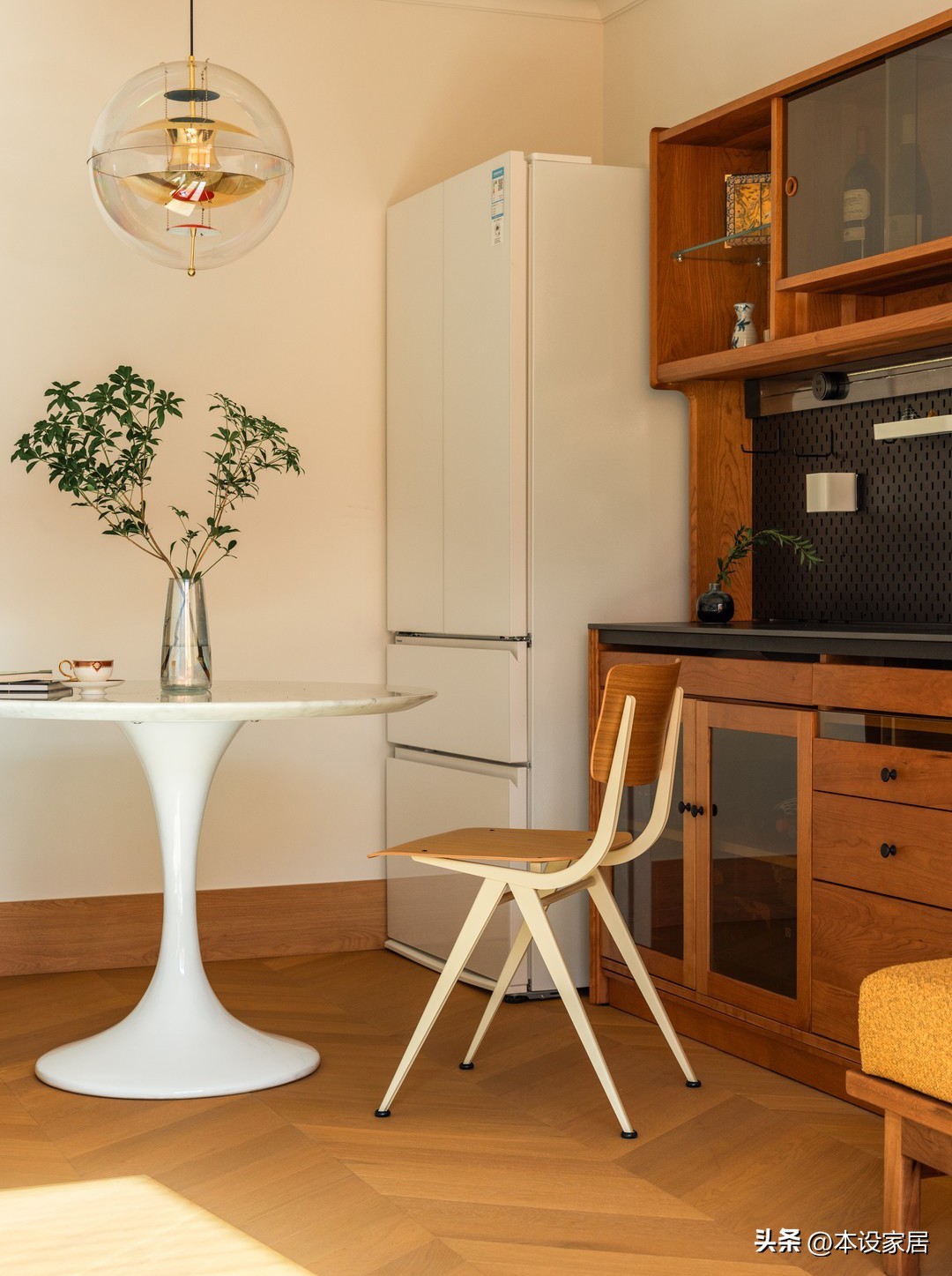 Căn hộ 47m&sup2; được cải tạo th&agrave;nh 2 ph&ograve;ng ngủ, 2 ph&ograve;ng kh&aacute;ch khiến nhiều người bất ngờ: B&agrave;i to&aacute;n tối ưu kh&ocirc;ng gian gi&uacute;p gia chủ tiết kiệm cả trăm triệu đồng chi ph&iacute; đổi nh&agrave;- Ảnh 8.