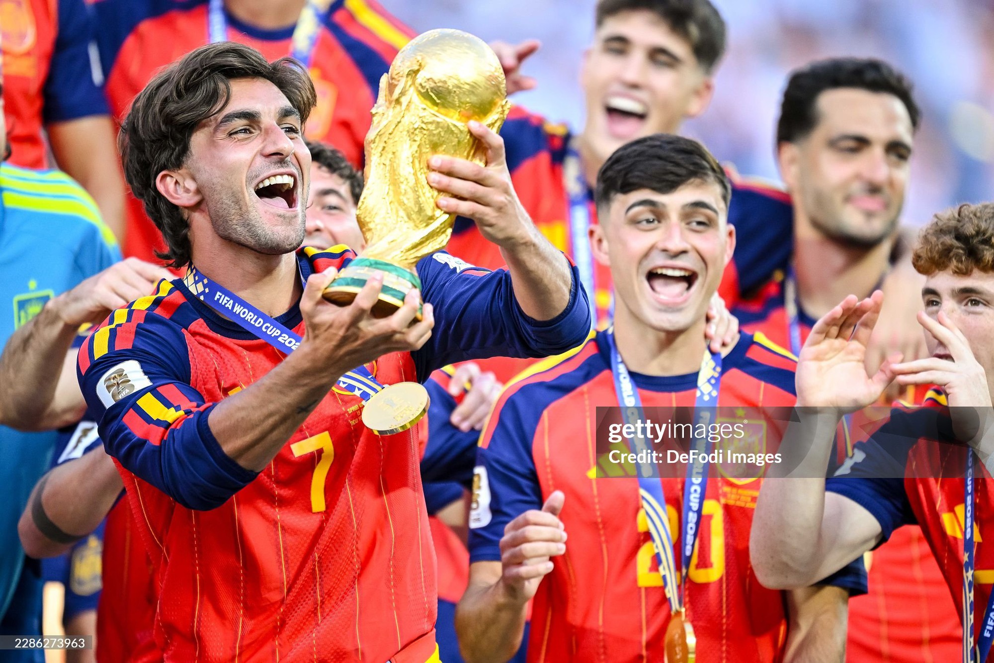 Chuyện ít biết: Người hùng Tây Ban Nha ghi bàn hạ gục Argentina từng mải mê tập rê bóng với... chó, nay vụt sáng thành 'cá mập' World Cup- Ảnh 6.