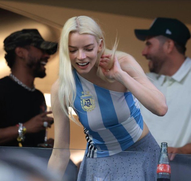 Nhan sắc mỹ nhân lai Argentina - Tây Ban Nha gây sốt tại World Cup: Theo nhà nội nên "muốn xỉu" khi nhà ngoại ghi bàn- Ảnh 7.