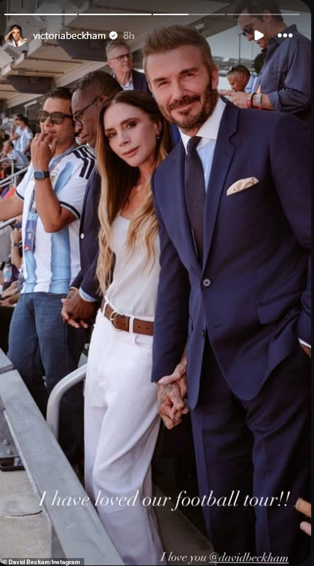 Hết World Cup, Victoria Beckham bỗng bày tỏ tình yêu với bóng đá, vẫn không xoá mờ được meme "tâm bất biến" gây sốt toàn cầu- Ảnh 1.