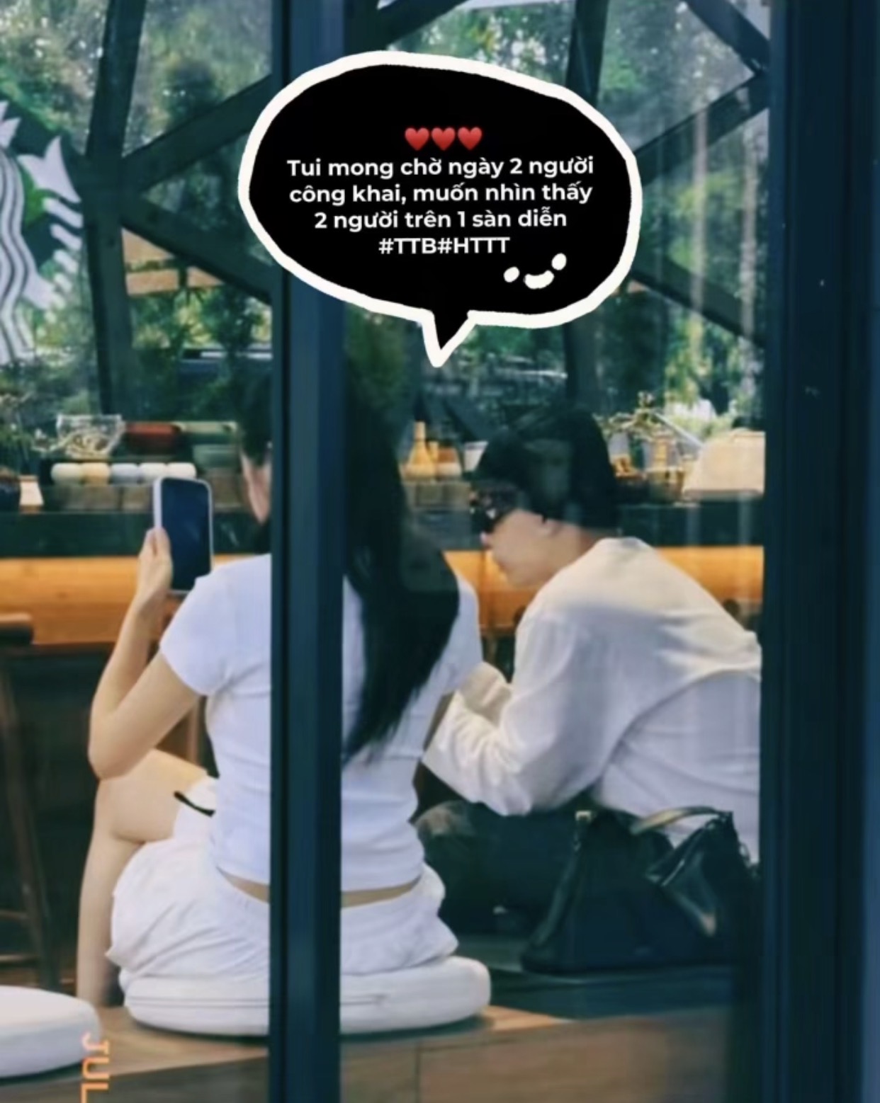 Trịnh Thăng B&igrave;nh v&agrave; Hoa hậu Thanh Thuỷ lại bị team qua đường "t&oacute;m d&iacute;nh" khi đang hẹn h&ograve;?- Ảnh 1.