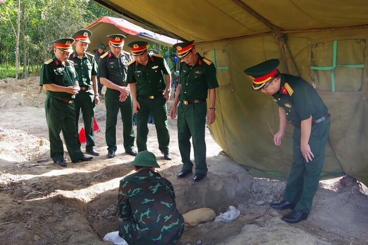 Quảng Trị: T&igrave;m thấy 3 h&agrave;i cốt liệt sĩ tại nơi radar ph&aacute;t hiện bất thường- Ảnh 1.