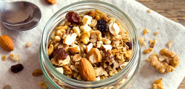 Đừng để chữ "healthy" đ&aacute;nh lừa: 3 m&oacute;n ăn s&aacute;ng nhiều người m&ecirc; mẩn nhưng lại &acirc;m thầm khiến bạn nạp qu&aacute; nhiều đường v&agrave; calo- Ảnh 2.