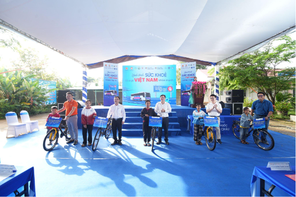 Long Châu tiếp nối sứ mệnh vì sức khỏe cộng đồng: Chung tay tầm soát đột quỵ, phát thuốc miễn phí cho bà con khó khăn tỉnh Lâm Đồng - Ảnh 7.