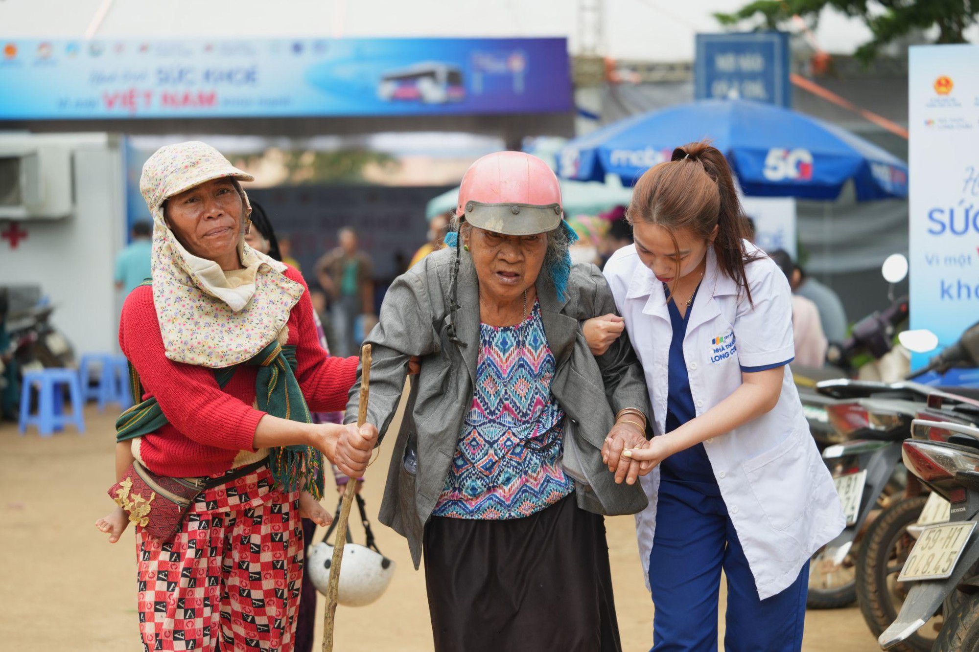 Long Châu tiếp nối sứ mệnh vì sức khỏe cộng đồng: Chung tay tầm soát đột quỵ, phát thuốc miễn phí cho bà con khó khăn tỉnh Lâm Đồng - Ảnh 5.