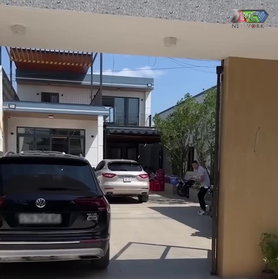 B&ecirc;n trong nh&agrave; nội của Lọ Lem ở Đồng Th&aacute;p, MC Quyền Linh x&acirc;y để b&aacute;o hiếu mẹ- Ảnh 2.