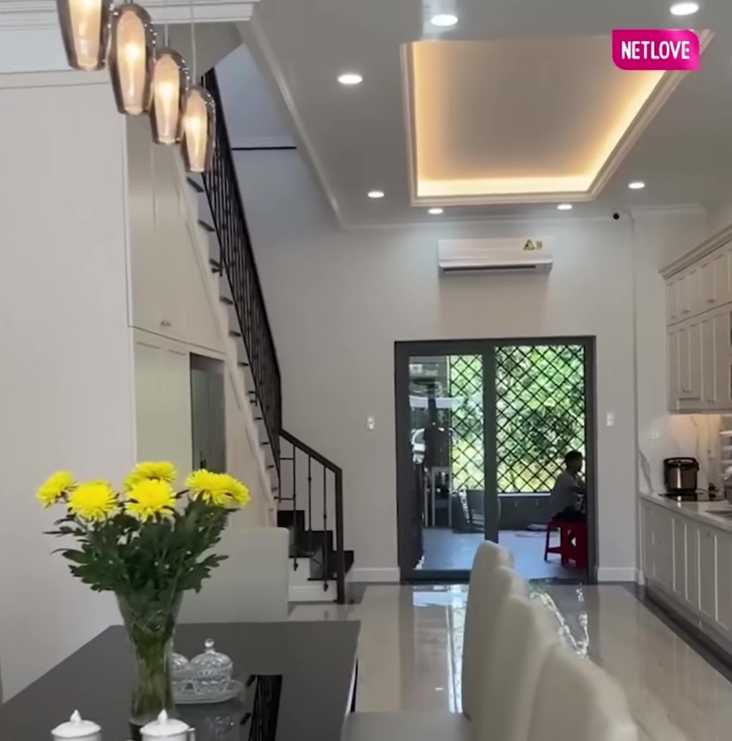 B&ecirc;n trong nh&agrave; nội của Lọ Lem ở Đồng Th&aacute;p, MC Quyền Linh x&acirc;y để b&aacute;o hiếu mẹ- Ảnh 4.