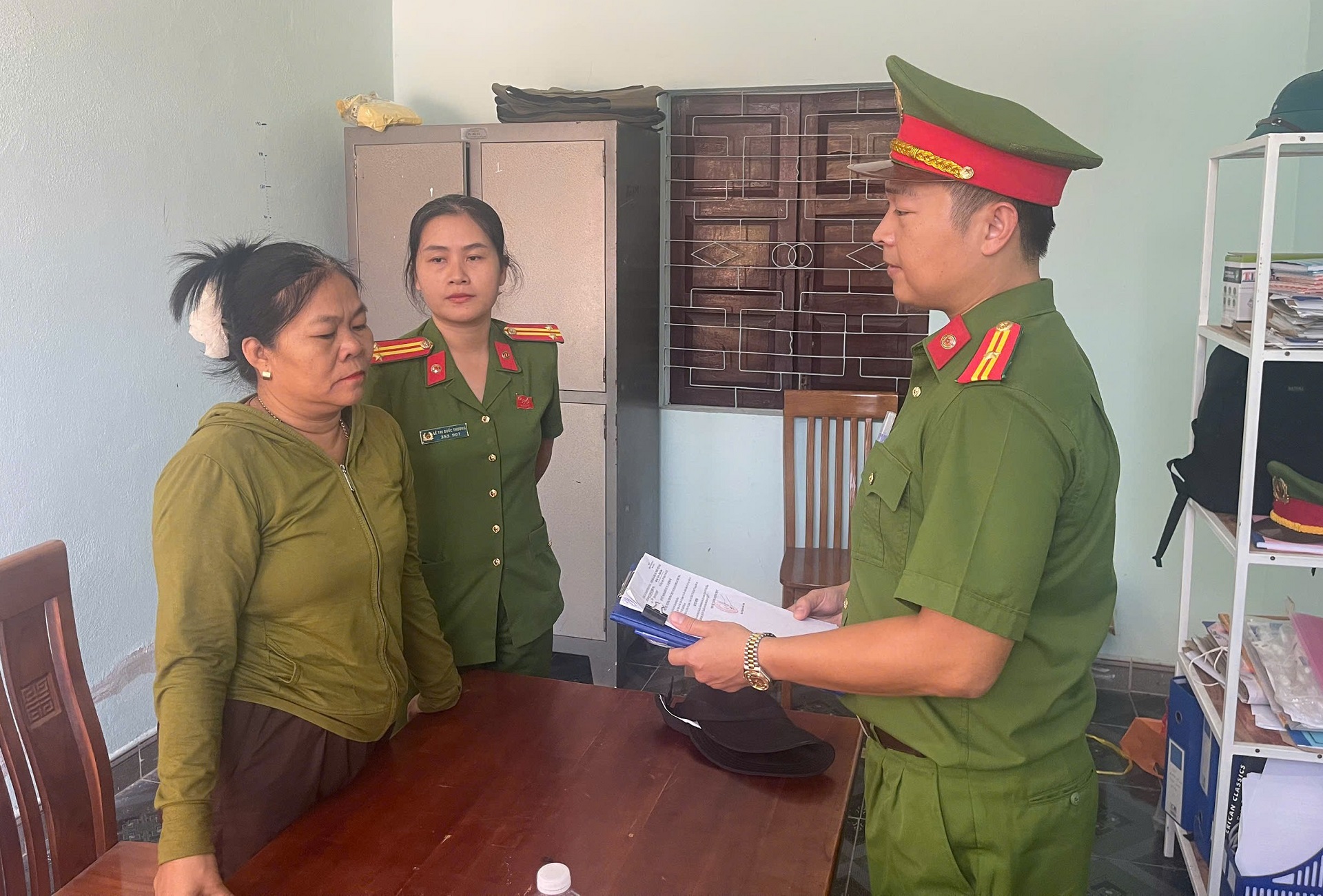Nhờ thầy bói lấy lại 10 tỷ đồng bị lừa, người phụ nữ cay đắng khi bị lừa thêm 179 triệu- Ảnh 1.