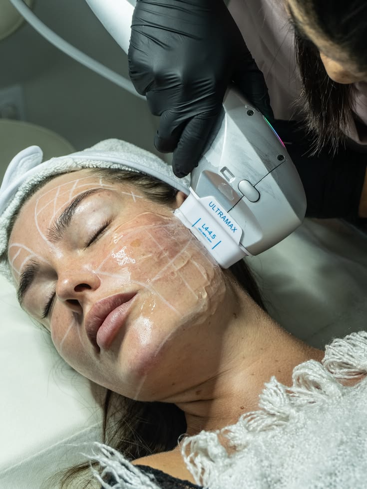 Sau tuổi 40, muốn da săn chắc hơn? B&aacute;c sĩ da liễu gợi &yacute; 4 c&aacute;ch hỗ trợ tăng sinh collagen - Ảnh 1.