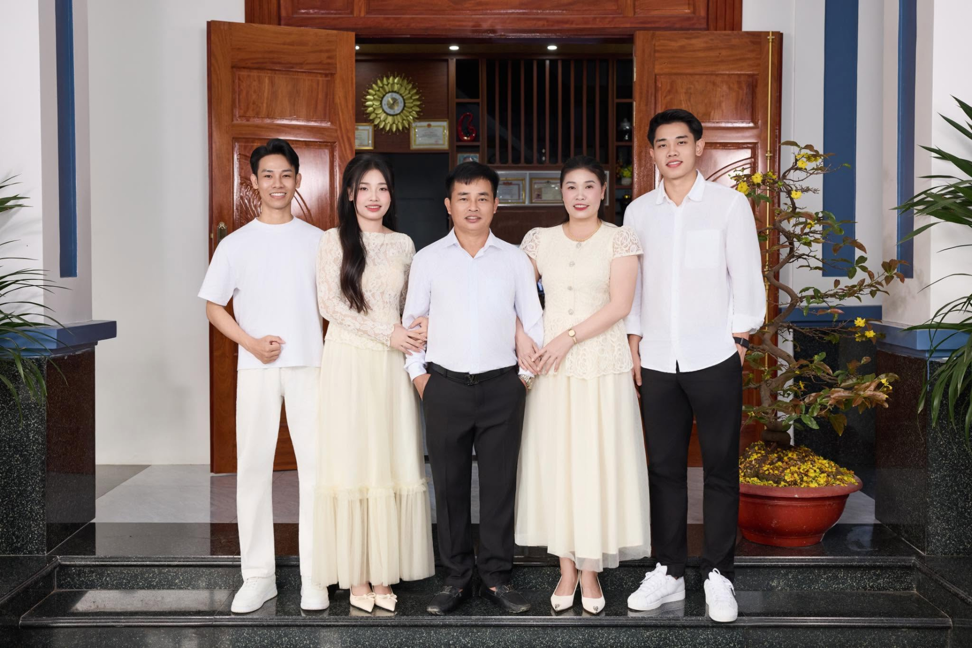 H&igrave;nh ảnh mới nhất về ăn nh&agrave; Đ&igrave;nh Bắc x&acirc;y b&aacute;o hiếu bố mẹ ở Nghệ An: Đang sắm nội thất để dọn v&agrave;o ở- Ảnh 7.
