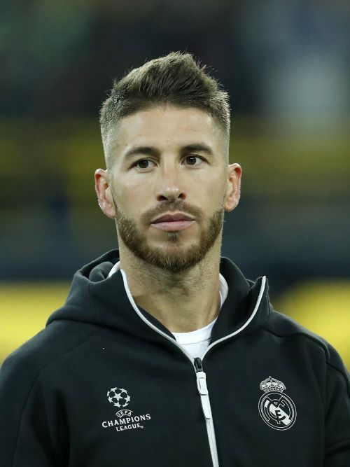 Ferrari cũ vẫn l&agrave; Ferrari, Sergio Ramos c&oacute; 40 tuổi vẫn n&eacute;t- Ảnh 9.