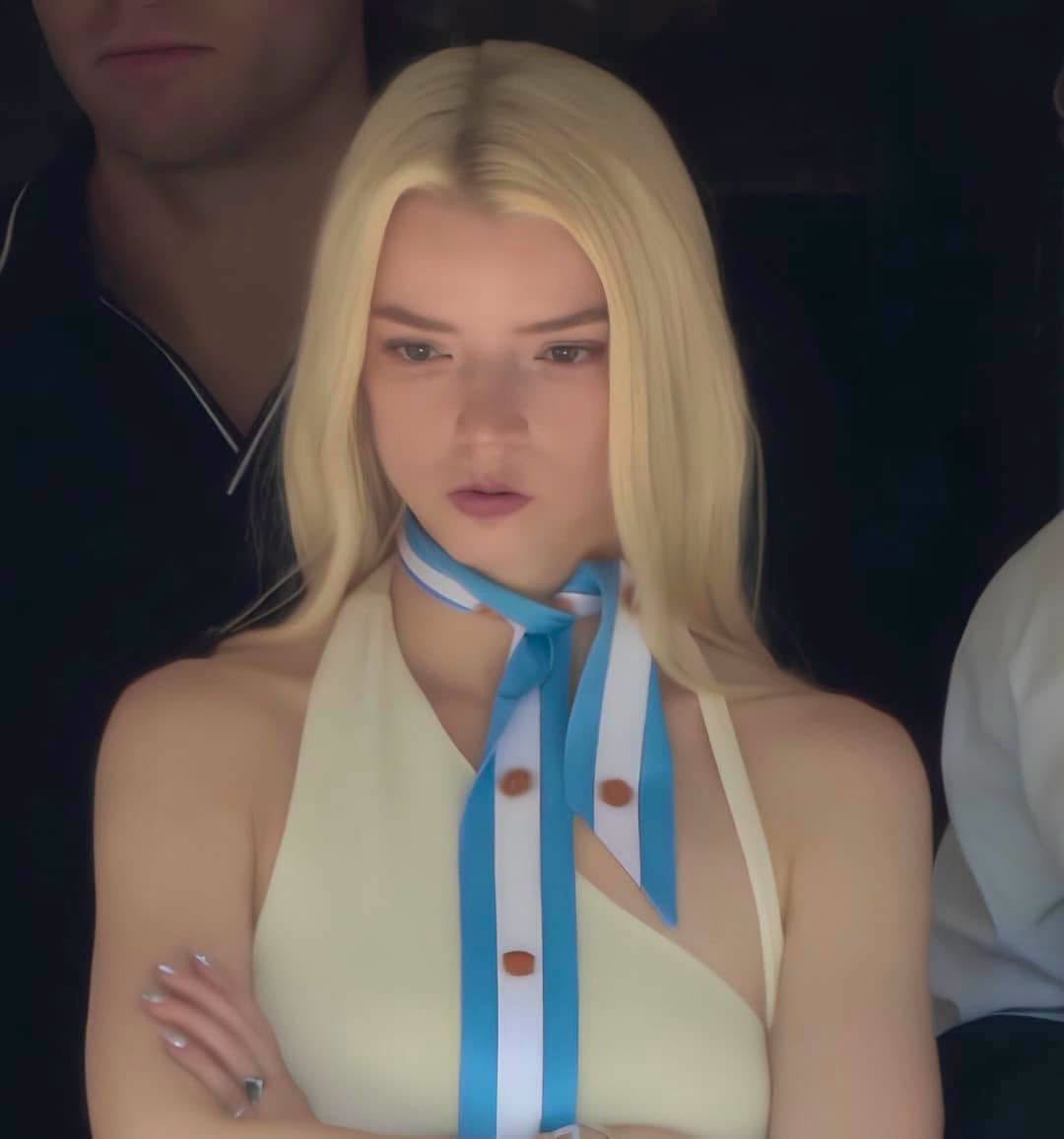 Mỹ nh&acirc;n World Cup viral với khoảnh khắc "hờn cả thế giới": Visual "thi&ecirc;n thần" ở tuổi 30, gu mặc đẹp kh&ocirc;ng trượt ph&aacute;t n&agrave;o- Ảnh 1.