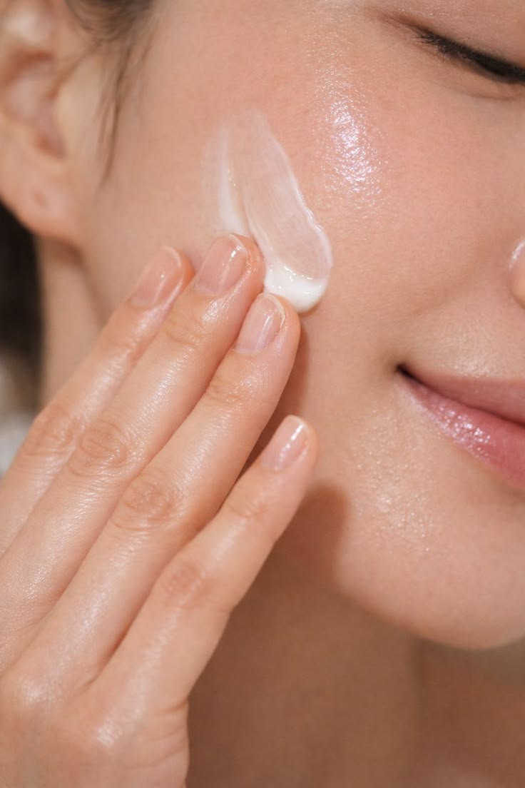 Sau tuổi 40, muốn da săn chắc hơn? B&aacute;c sĩ da liễu gợi &yacute; 4 c&aacute;ch hỗ trợ tăng sinh collagen - Ảnh 3.