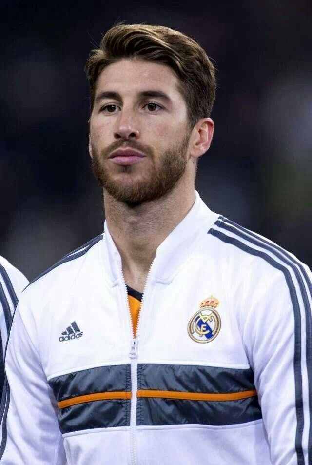 Ferrari cũ vẫn l&agrave; Ferrari, Sergio Ramos c&oacute; 40 tuổi vẫn n&eacute;t- Ảnh 8.