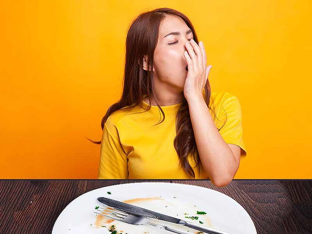 V&igrave; sao bạn cảm thấy buồn ngủ sau khi ăn? - Ảnh 2.