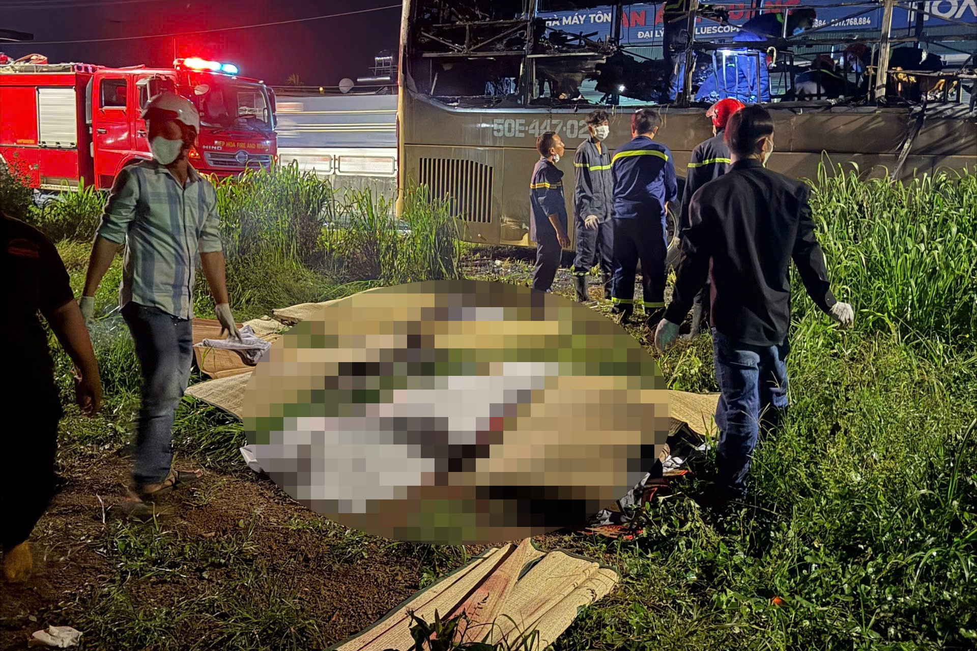 Hiện trường vụ ch&aacute;y xe kh&aacute;ch ở Đồng Nai khiến 7 người tử vong, trong đ&oacute; c&oacute; 3 trẻ em- Ảnh 6.