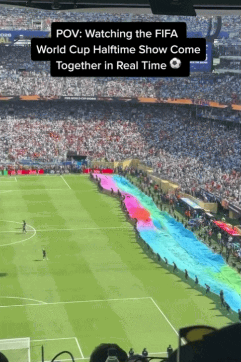 Ph&iacute;a sau 11 ph&uacute;t haftime show g&acirc;y b&atilde;o World Cup 2026: 5 ph&uacute;t trải bạt khổng lồ, cả trăm người chạy hồng hộc ti&ecirc;u tốn 7 tỷ đồng- Ảnh 3.