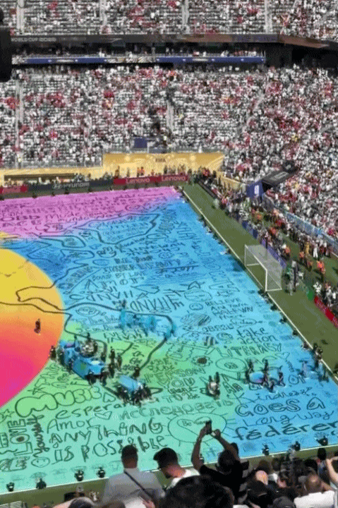 Ph&iacute;a sau 11 ph&uacute;t haftime show g&acirc;y b&atilde;o World Cup 2026: 5 ph&uacute;t trải bạt khổng lồ, cả trăm người chạy hồng hộc ti&ecirc;u tốn 7 tỷ đồng- Ảnh 2.