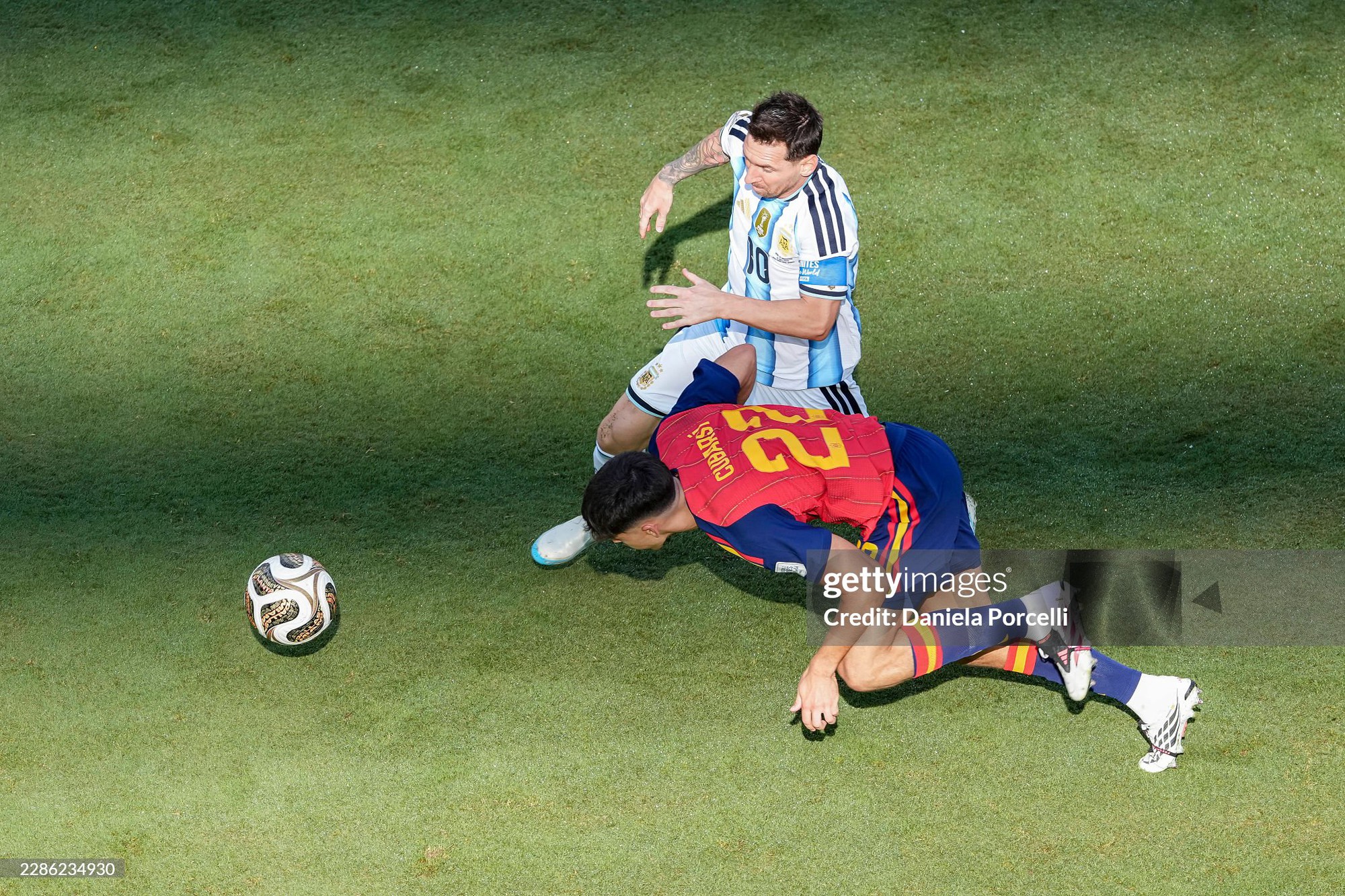 Cách Rodri và thần đồng 19 tuổi khiến Messi "tắt điện", giúp Tây Ban Nha đánh bại Argentina để vô địch World Cup- Ảnh 5.